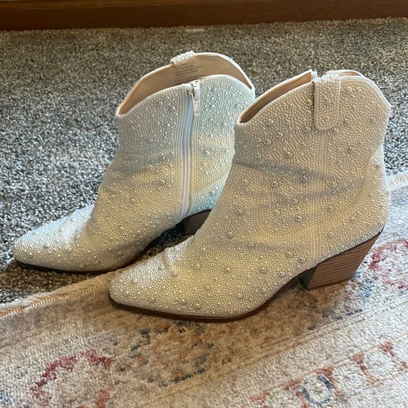 Blue by Betsey Johnson Boots - Picture 1 of 3